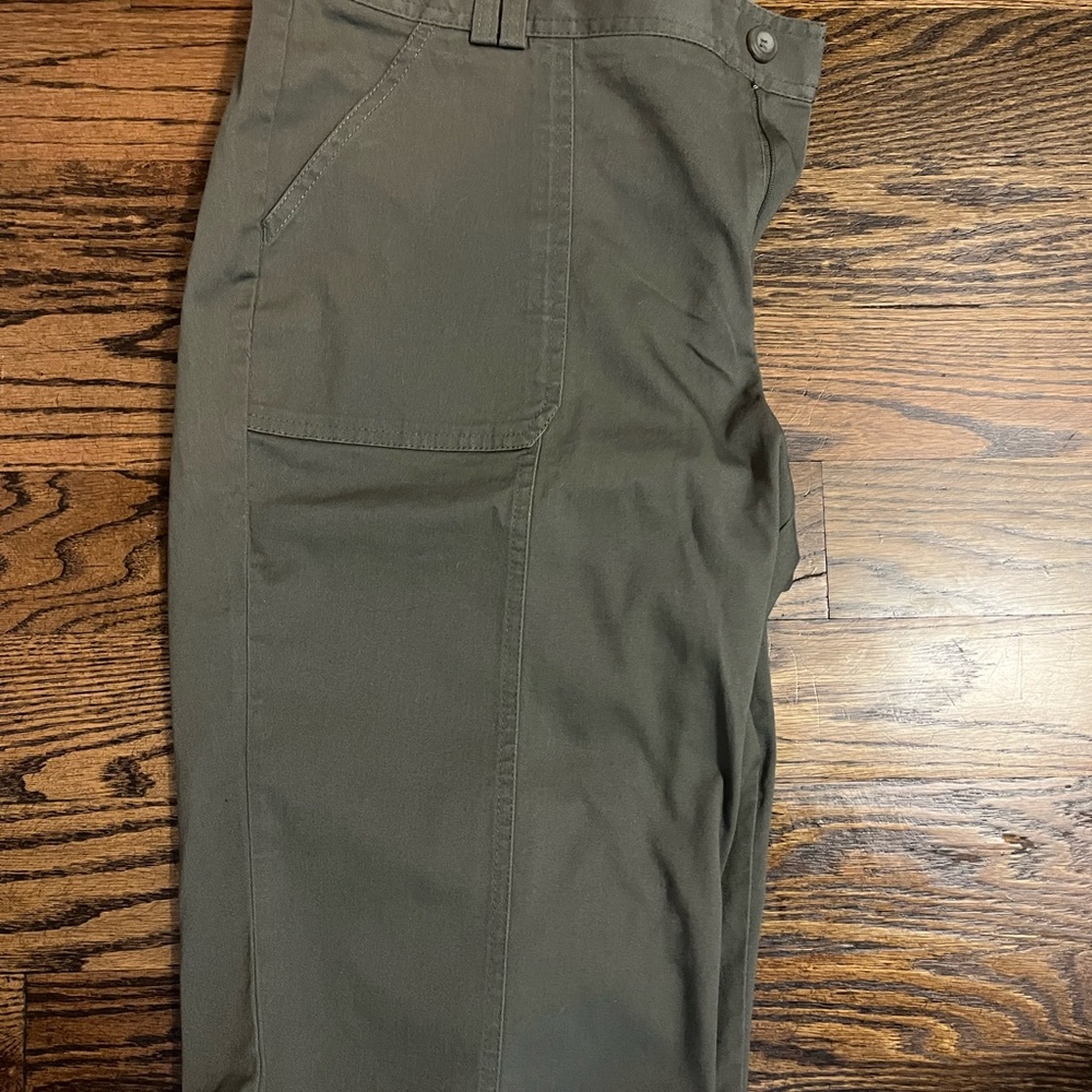 Dockers Capris, Size 16, New!